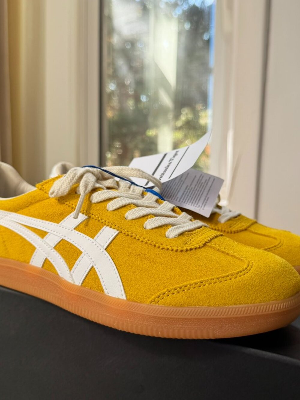 NWT Onitsuka Tiger Tokuten Sneakers Suede Gold White Womens 9.5